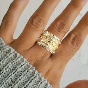 Luxury Gold Women's Fashion Wide-Faced Embossed With Synthetic Stones